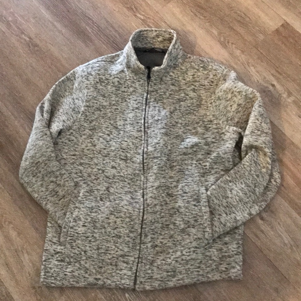 Men’s light weight jacket with pockets